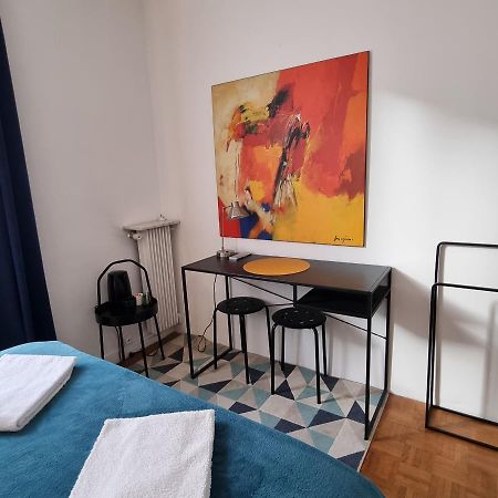 Double Bed Room Homestay Shared Accommodation Paris Exterior foto